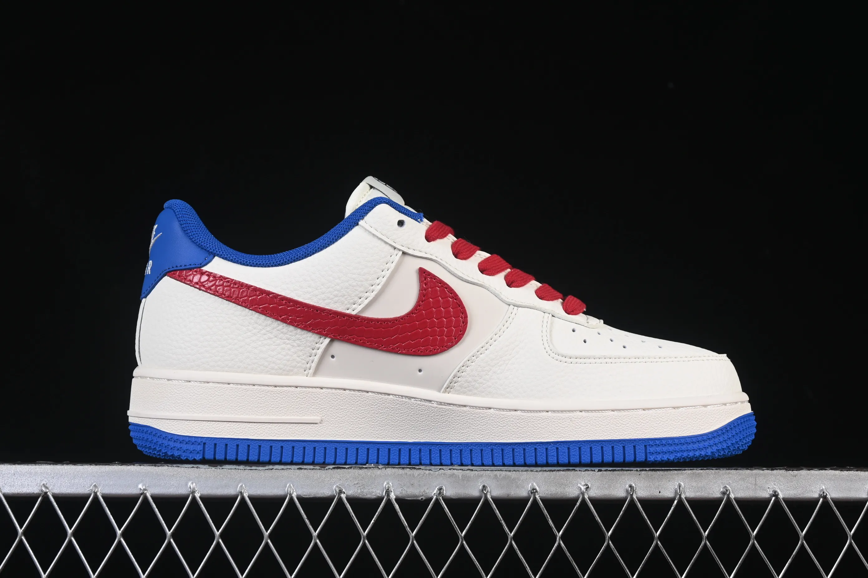 All categories Nk Air Force 1 Air Force series Nk Air Force 1 Low Air Force low-top Nike Air Force 1'07 Low NBA joint Clippers beige blue and red Air Force 1 low-top casual sneakers QW5606-274